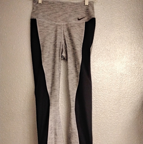 Nike Dri Fit Active Wear Size  S - Picture 2 of 2